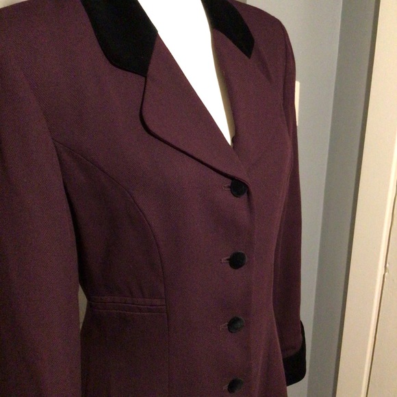 VINTAGE Maroon and Black Velvet Accented Dress EUC - Picture 4 of 7